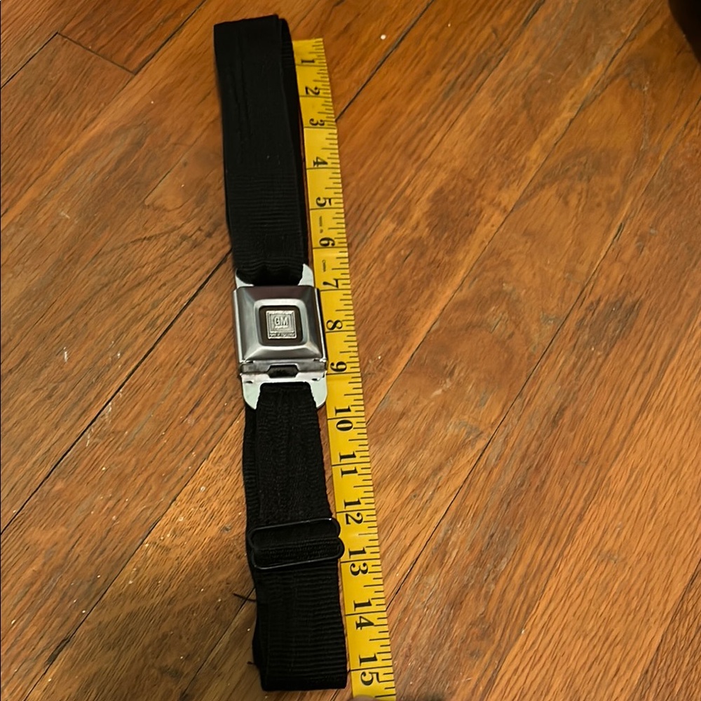 Vintage nylon Black GM Seatbelt Belt with Silver Buckle - Picture 4 of 4